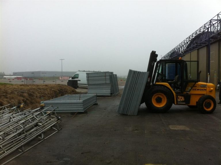 2KM OF TEMPORARY FENCING FOR BAE ON THE FILTON AIRFIELD