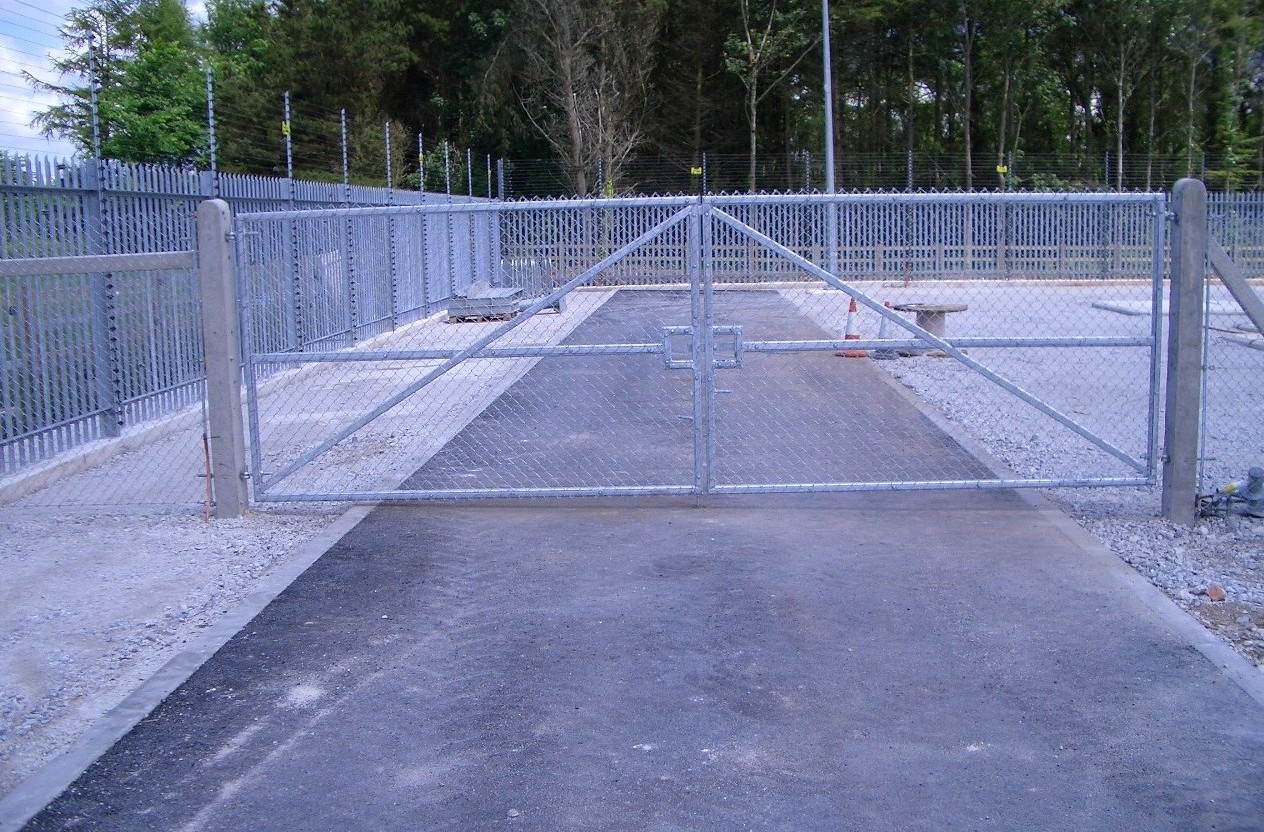 CHAIN LINK FENCING CONTRACTORS FOR THE SOUTH WEST Callaghan Fencing